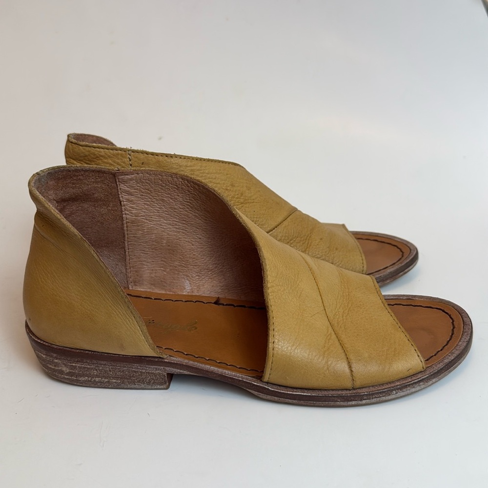 Free People Mont Blanc Tan Leather Sandals with Asymmetrical Design Size 36 - Picture 2 of 9